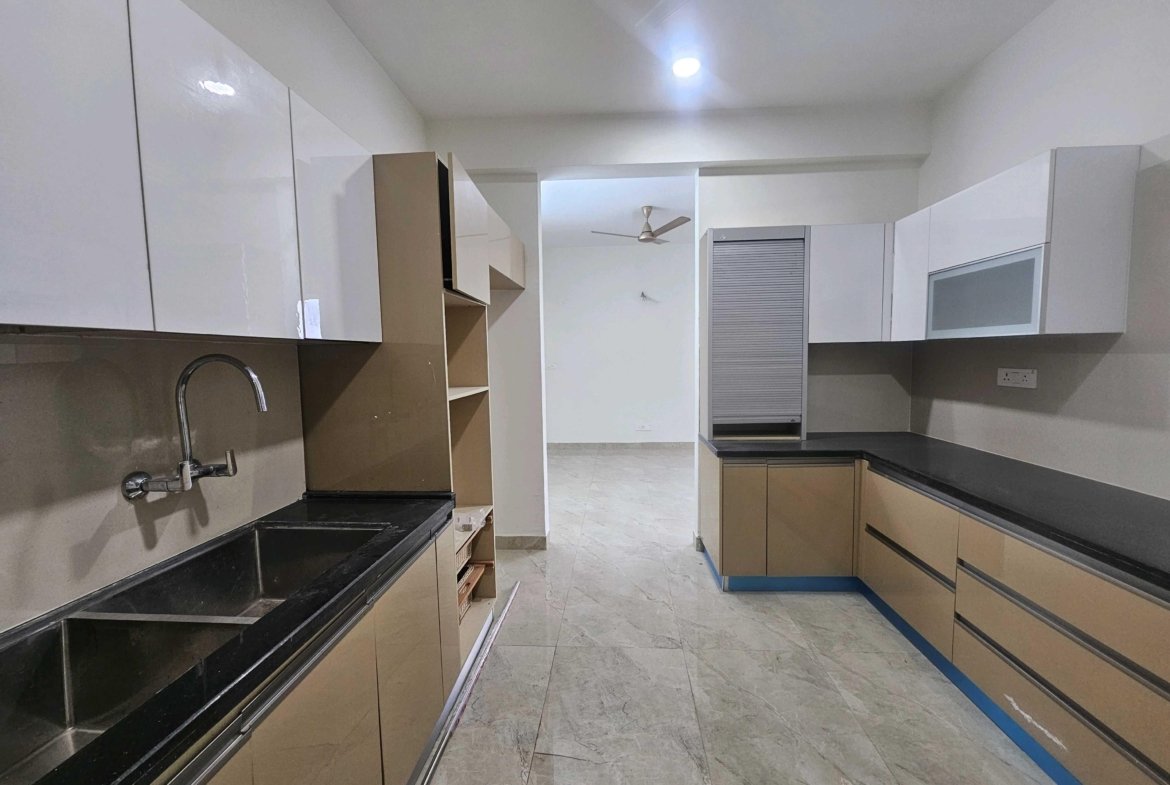 4+1 BHK Flat For Rent in UPTOWN SKYLLA pr7 Airport Road Zirakpur