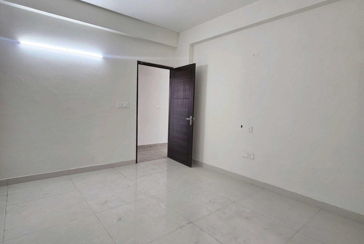 4+1 BHK Flat For Rent in UPTOWN SKYLLA pr7 Airport Road Zirakpur