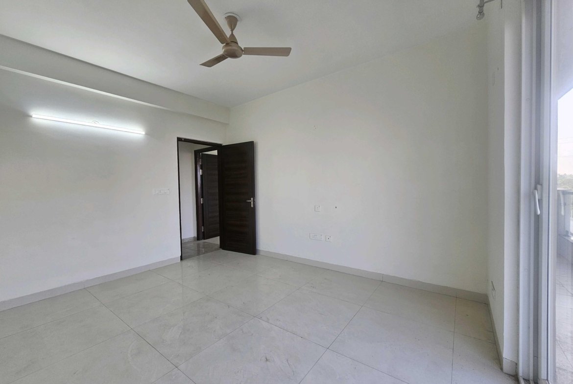 4+1 BHK Flat For Rent in UPTOWN SKYLLA pr7 Airport Road Zirakpur