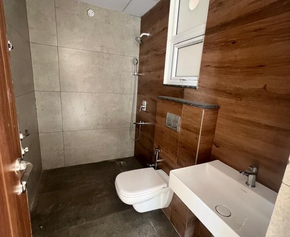 4+1 BHK Flat For Rent in UPTOWN SKYLLA pr7 Airport Road Zirakpur