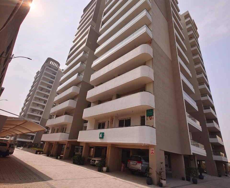 3 BHK Luxury Flat For Sale in PR 7 Airport Road [Ready To Move In]