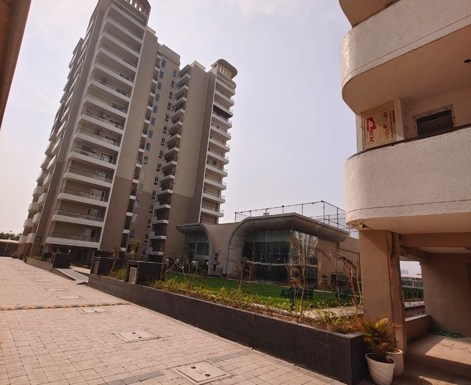 3 BHK Luxury Flat For Sale in PR 7 Airport Road [Ready To Move In]