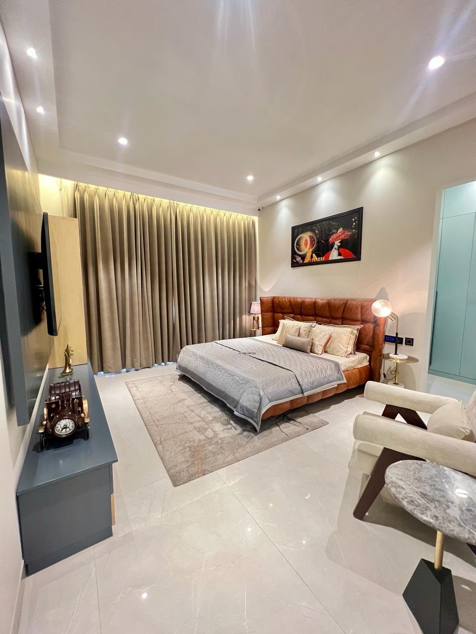 q3e5asx_1725537726_516465345_optOrig 4+1 BHK Fully Furnished Flat For Rent In Ananta Aspire Zirakpur